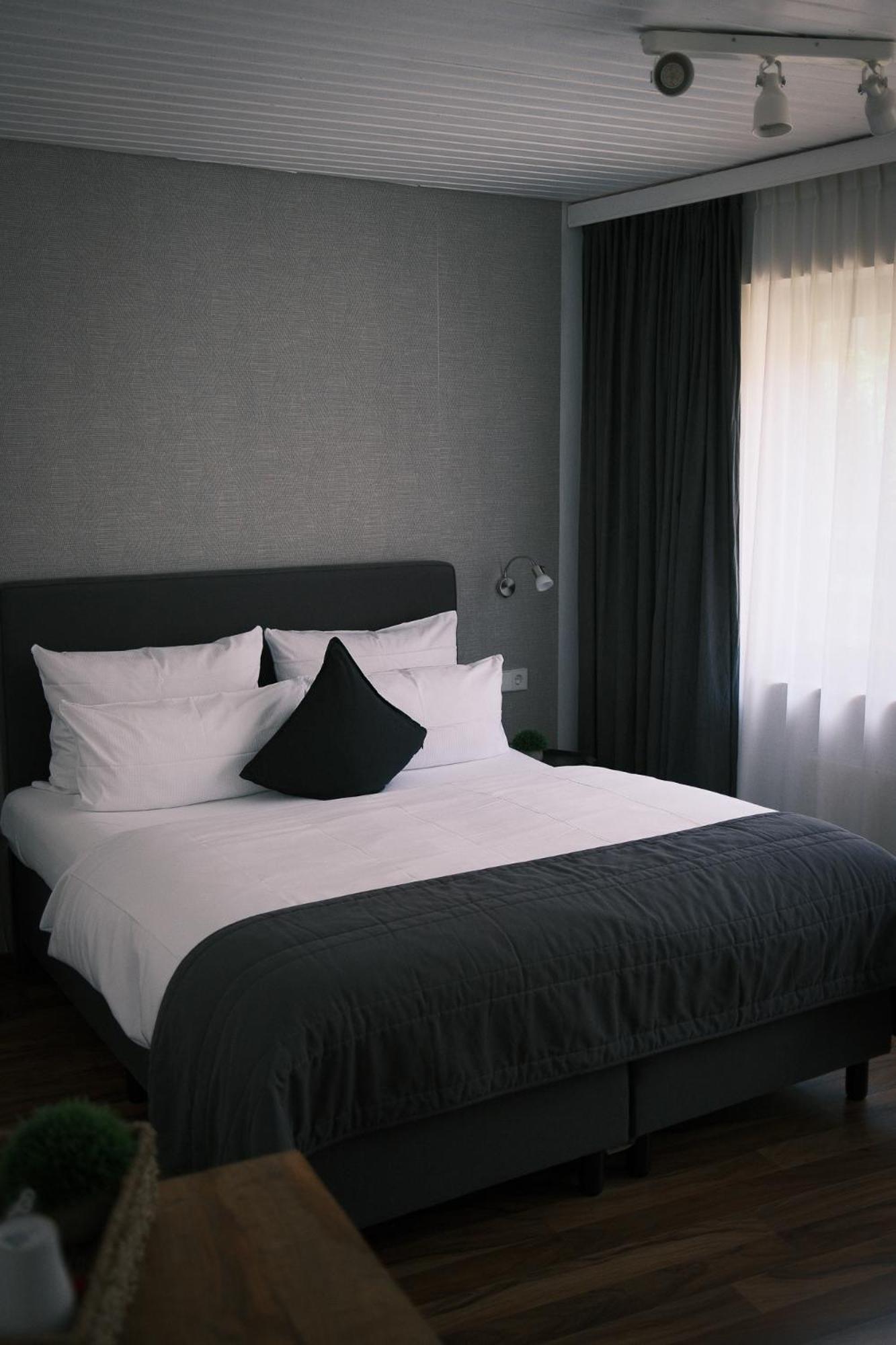 Kreuzblume Hotel & Weinstube Фрайбург Екстериор снимка
